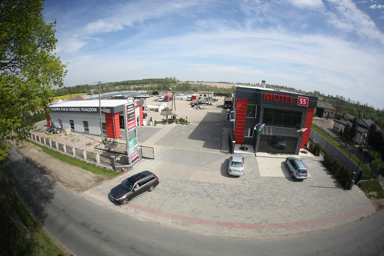 Motel S5 Zbrachlin Bagian luar foto
