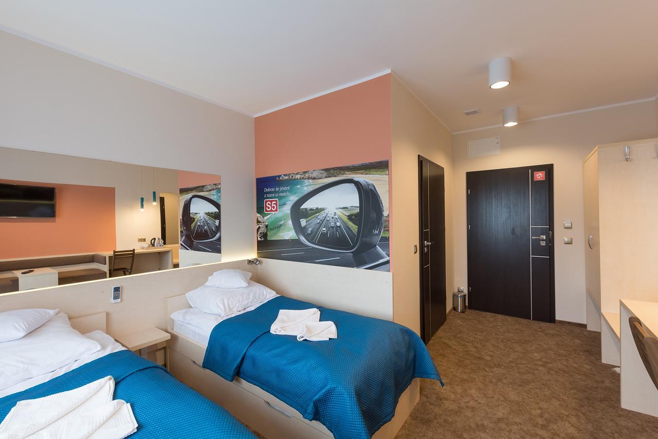 Motel S5 Zbrachlin Bagian luar foto